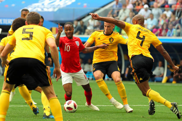 邮报：告别彩虹袖标，英超将终止与性少数慈善机构的合作关系.